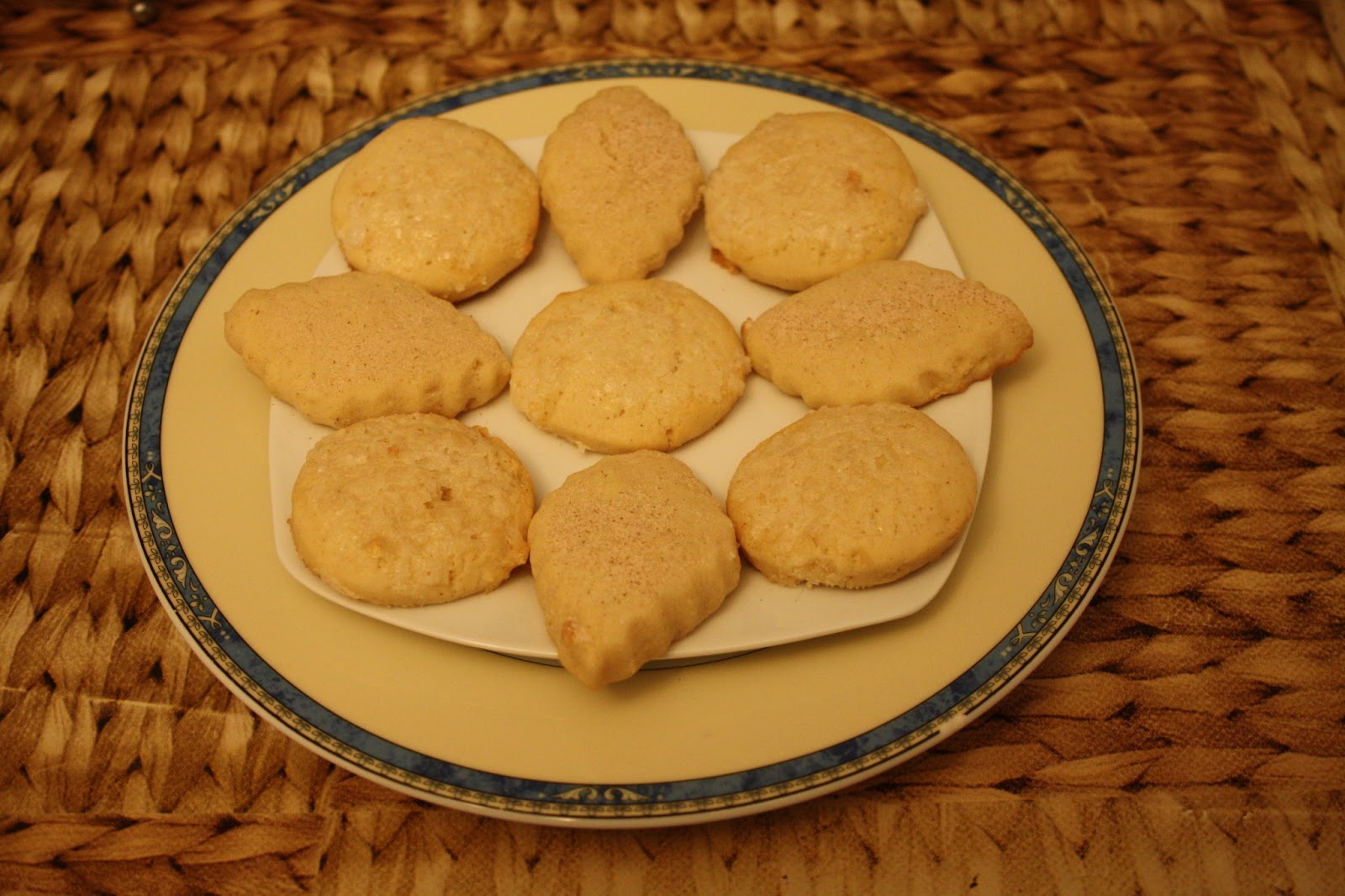 BOCADOS  DE LECHE MERENGADA
