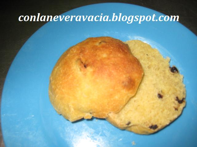 PANECILLOS DE TRITORDEUM CON TOMATE Y ALBAHACA