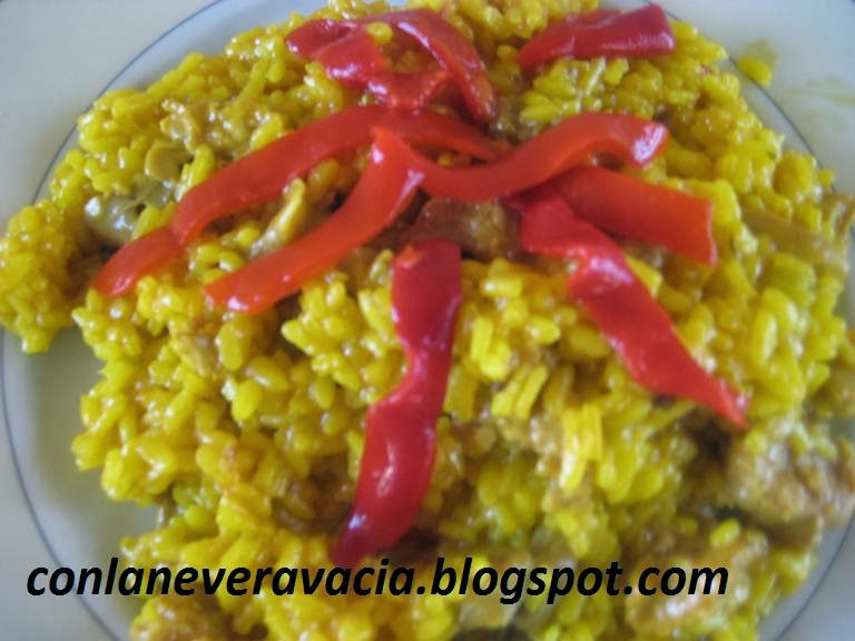 ARROZ A LA CAZUELA CON POLLO Y LONGANIZA.