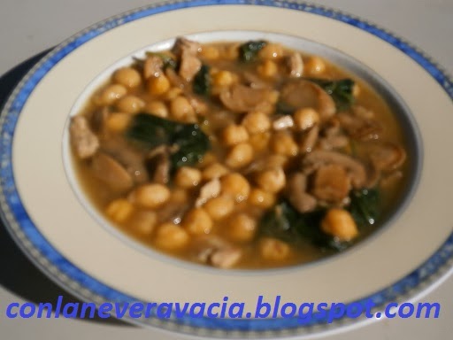 GARBANZOS CON ESPINACAS POLLO Y CHAMPIÑONES