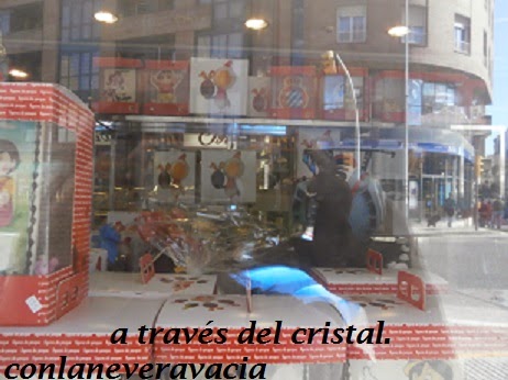 A TRAVÉS DEL CRISTAL UNOS DÍAS ANTES DE SEMANA SANTA