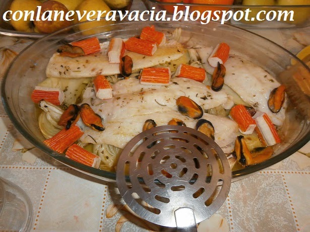 PANGA AL HORNO CON MEJILLONES PATATA Y CEBOLLA