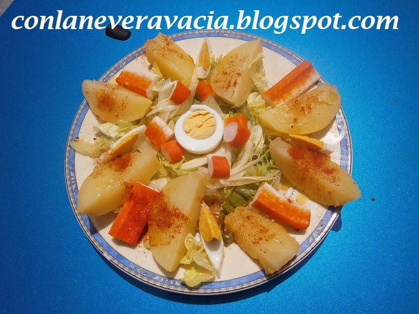 ENSALADA DE PATATAS SURIMI Y HUEVO DURO