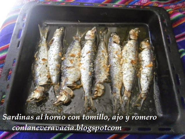 SARDINAS AL HORNO CON ROMERO, TOMILLO Y AJO