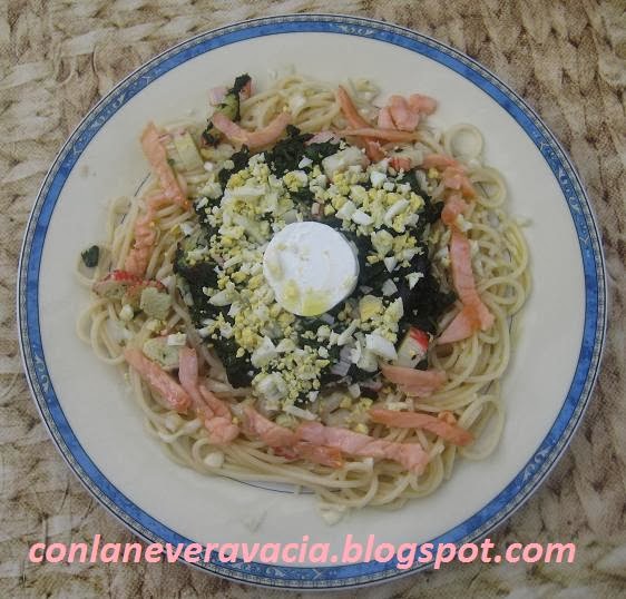 ESPAGUETIS CON SALTEADO DE ESPINACAS Y SALMÓN